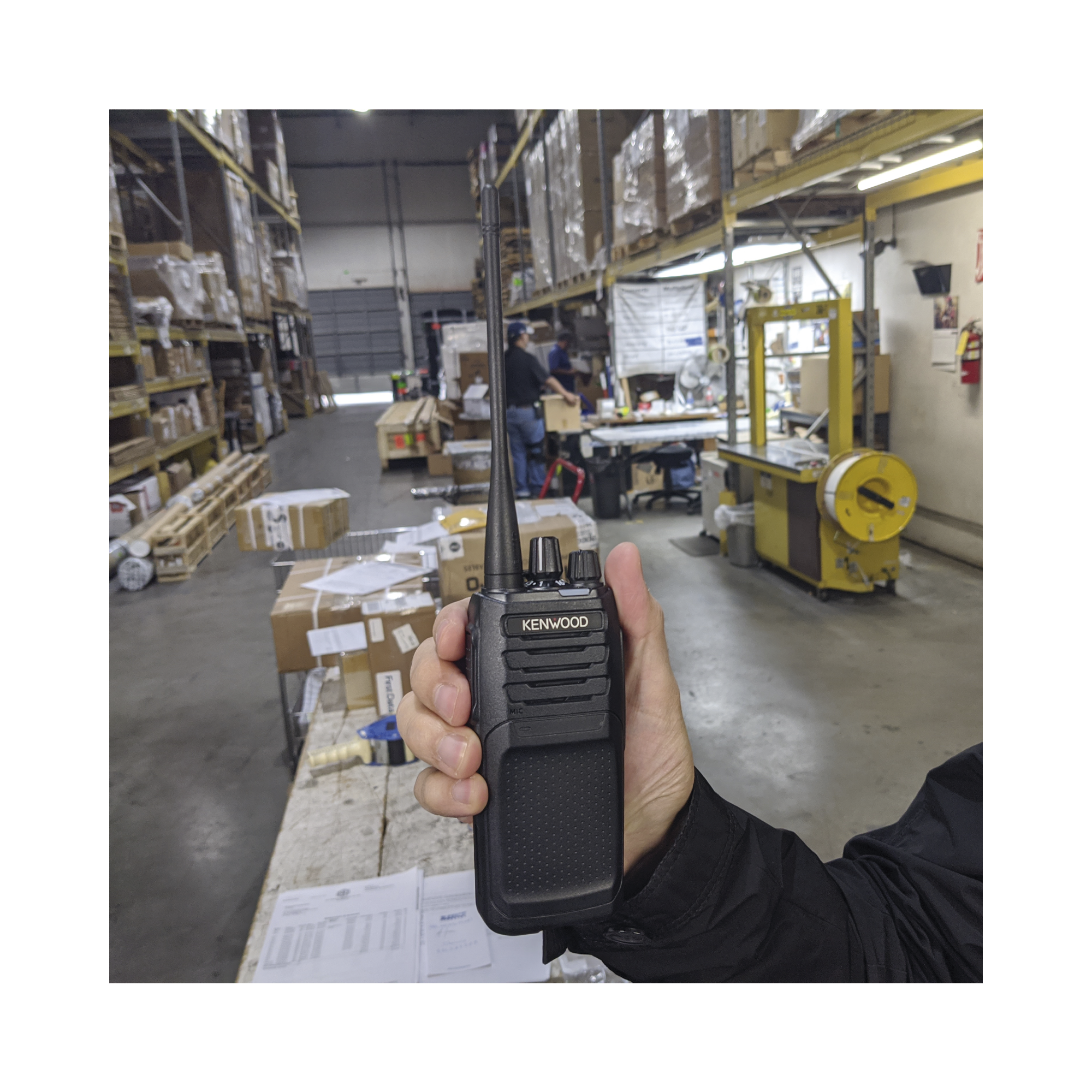 Radio portátil UHF 450-520 MHz, Digital NXDN-Analógico, Intrínsecamente Seguro, 5 Watts, 64 Canales, Roaming, Encriptación, GPS*, Inc. antena, batería, cargador y clip / NX-1300-NK-IS - Imagen 5